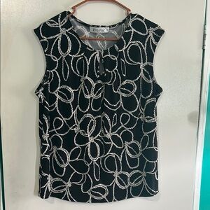 Kasper Black and White Graphic Sleeveless Blouse